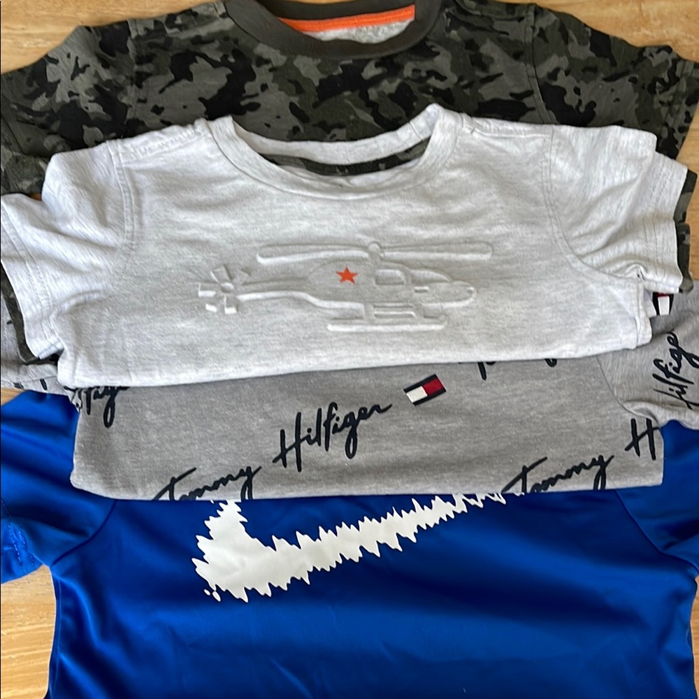 Bundle of 4 Boys T-Shirts/ size 4